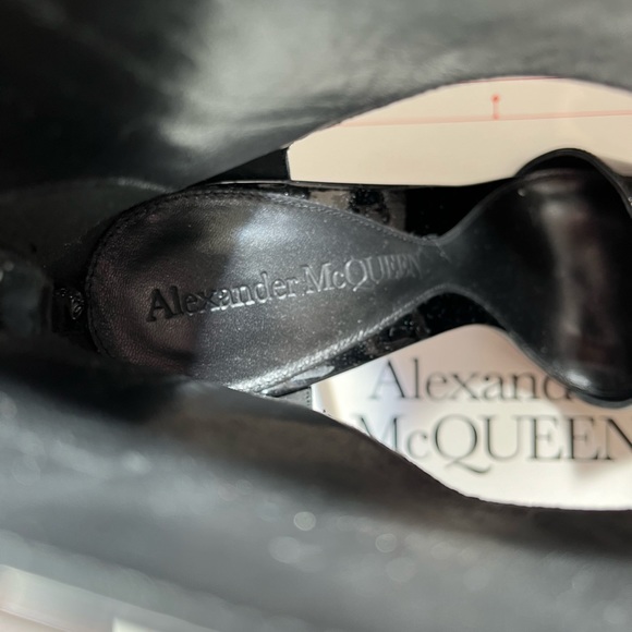 Alexander McQueen ankle pumps - Picture 6 of 9